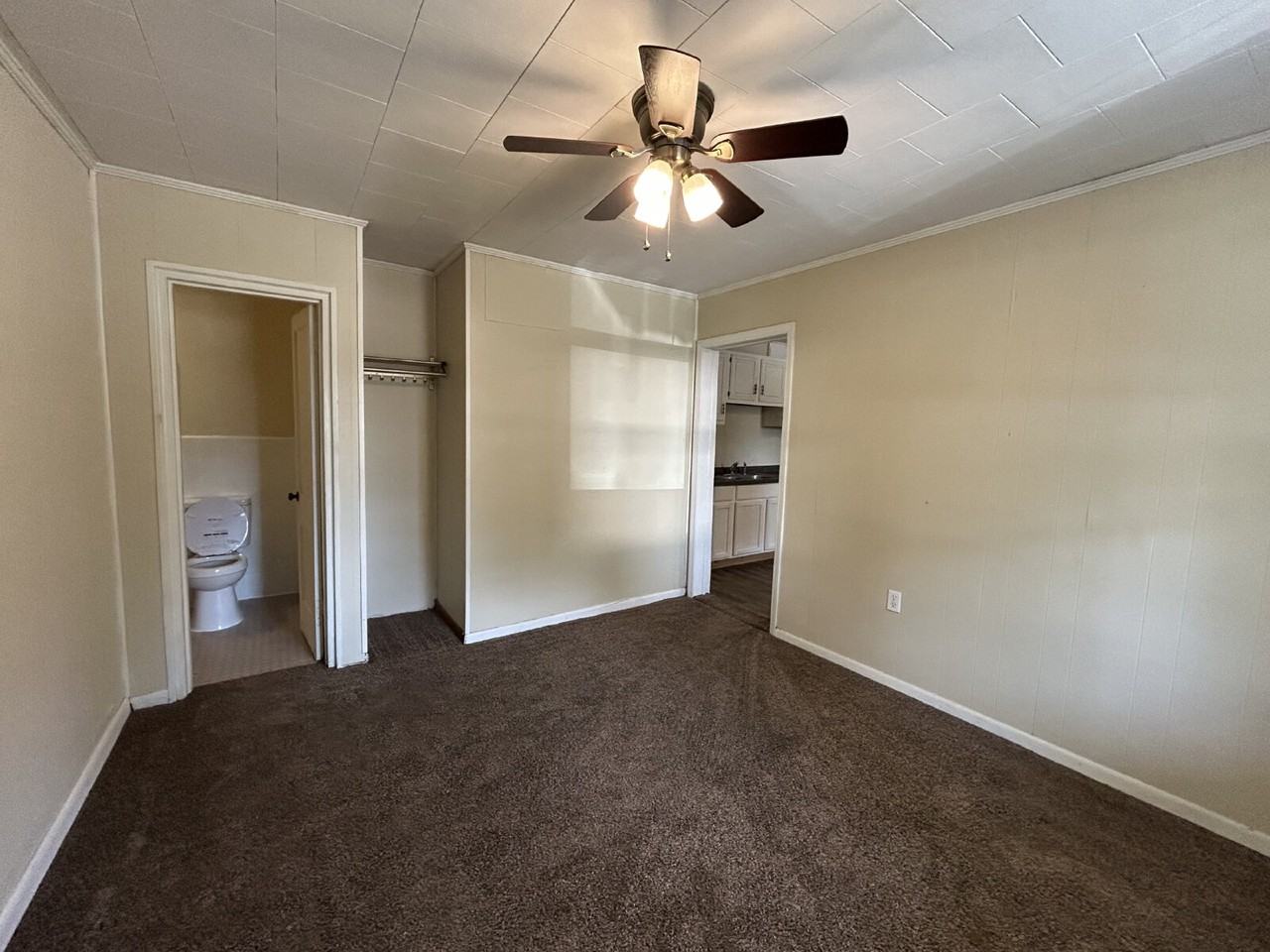 415 W Cypress St - Photo 6 of 7