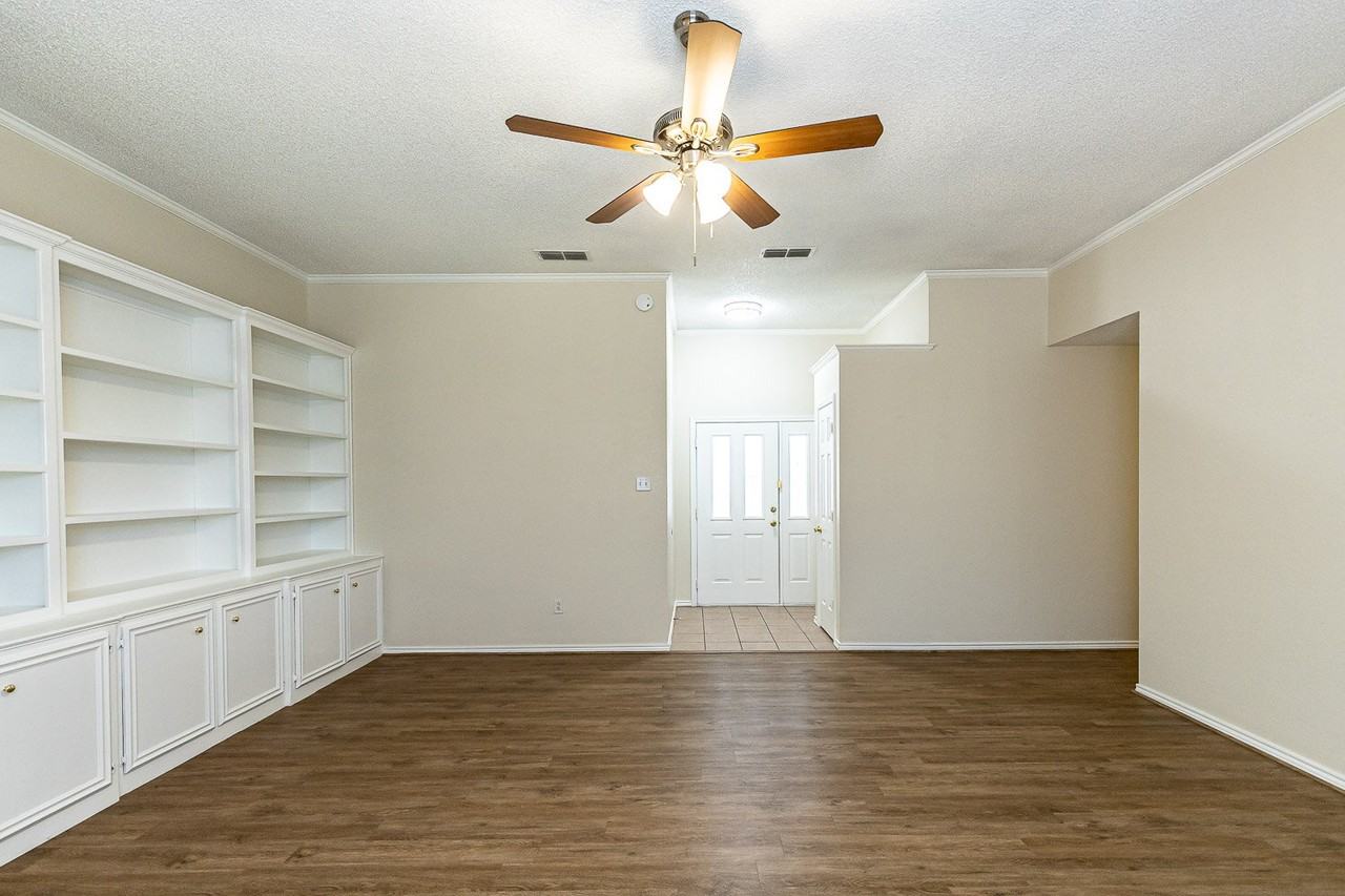 6203 7th St - Photo 5 of 42