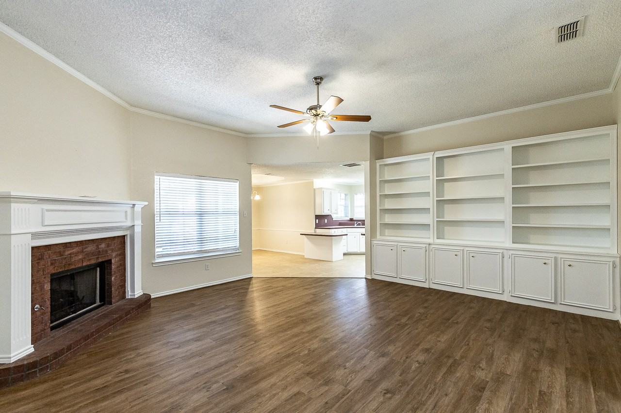 6203 7th St - Photo 7 of 42