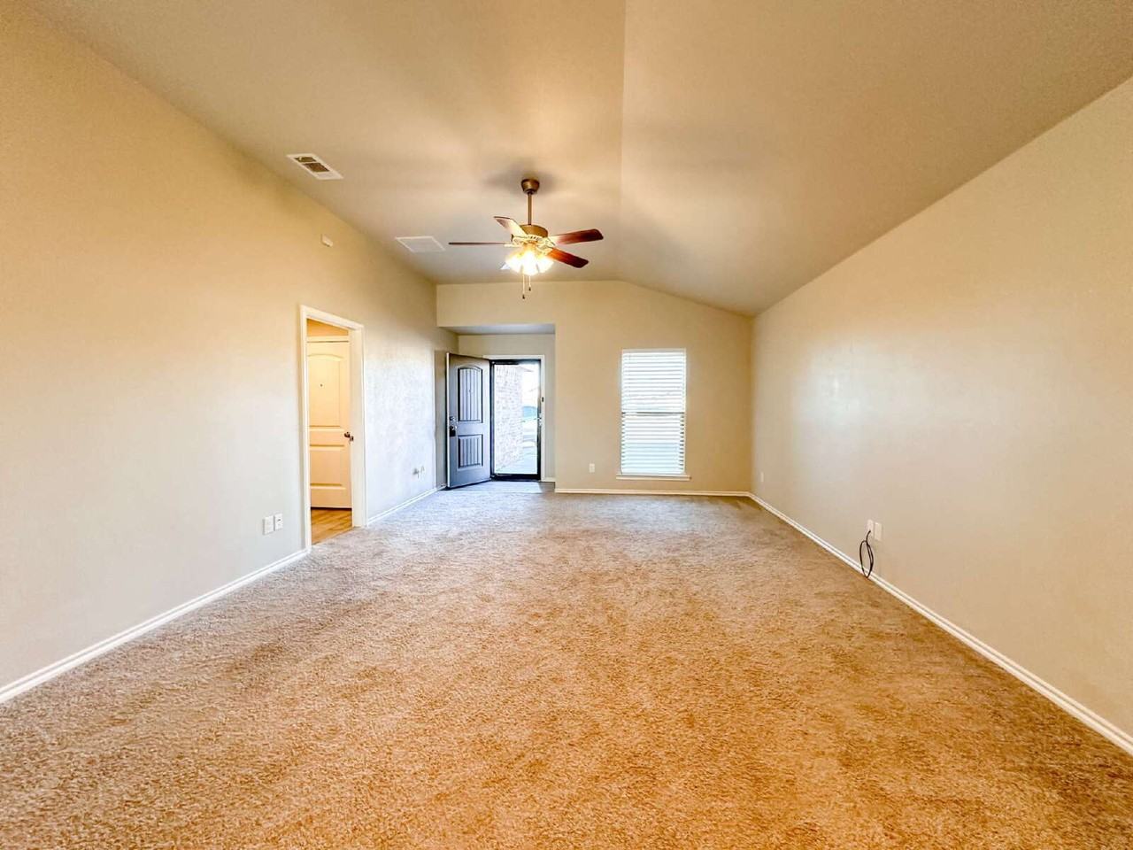 10423 Waverly Ave - Photo 5 of 28