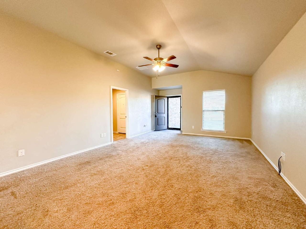 10423 Waverly Ave - Photo 6 of 28