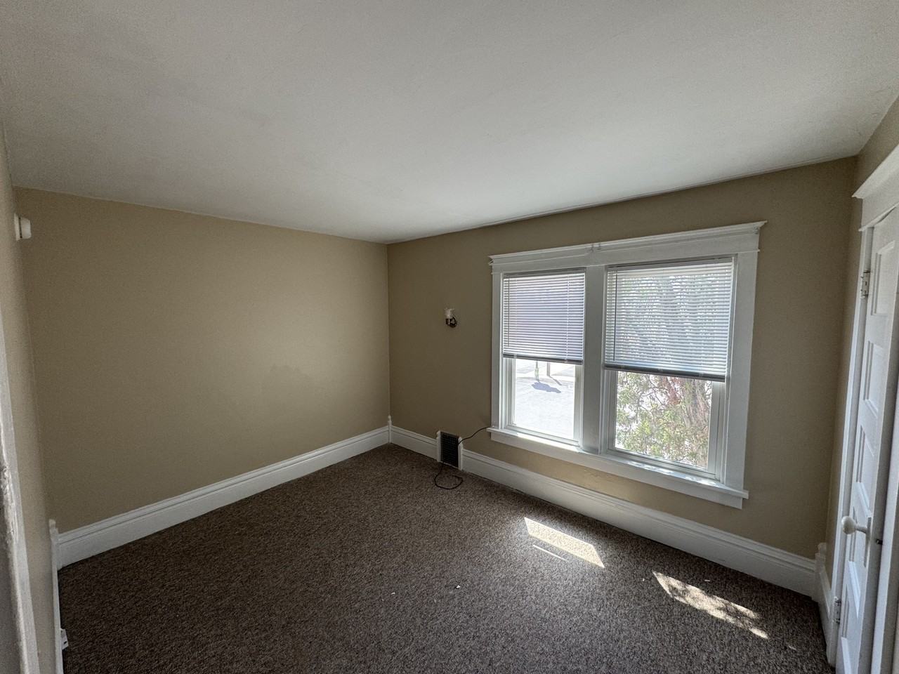 1938 W 4th St #2ndFL - Photo 3 of 8