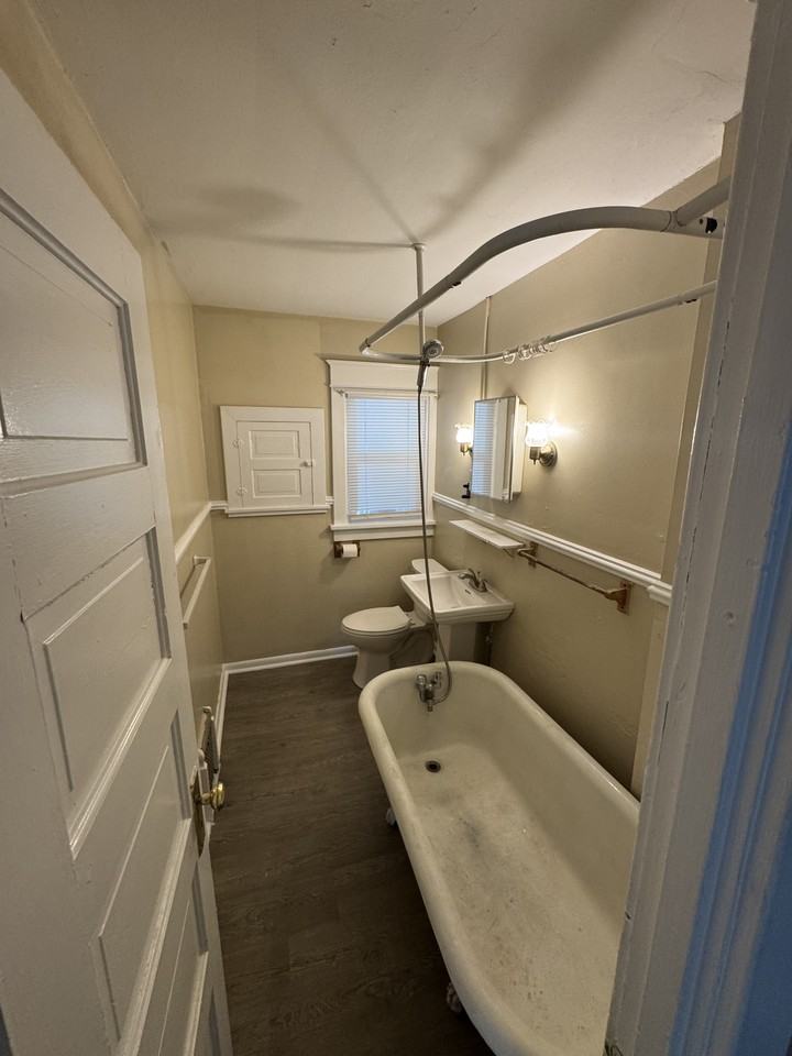 1938 W 4th St #2ndFL - Photo 7 of 8