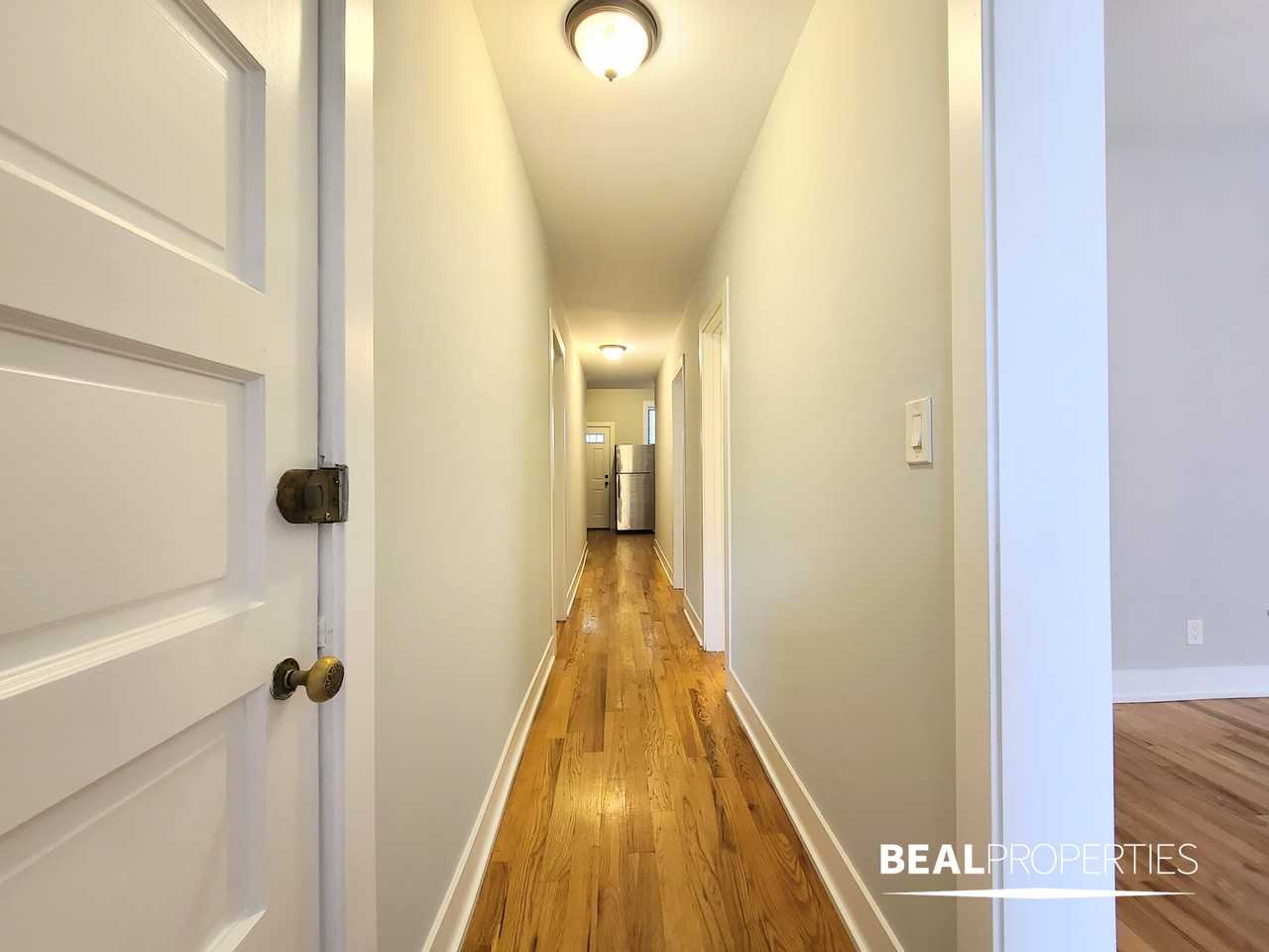 645 W Oakdale Ave #3-3 - Photo 3 of 14