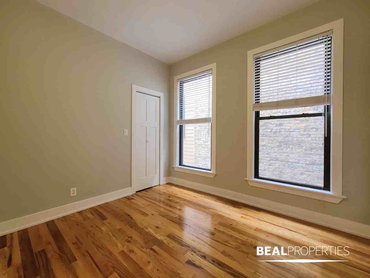 645 W Oakdale Ave #3-3 - Photo 4 of 14