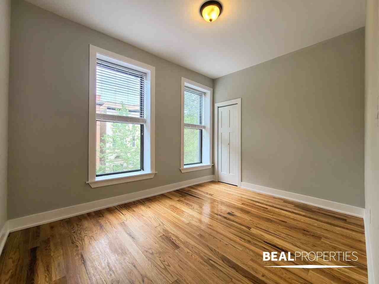 645 W Oakdale Ave #3-3 - Photo 5 of 14