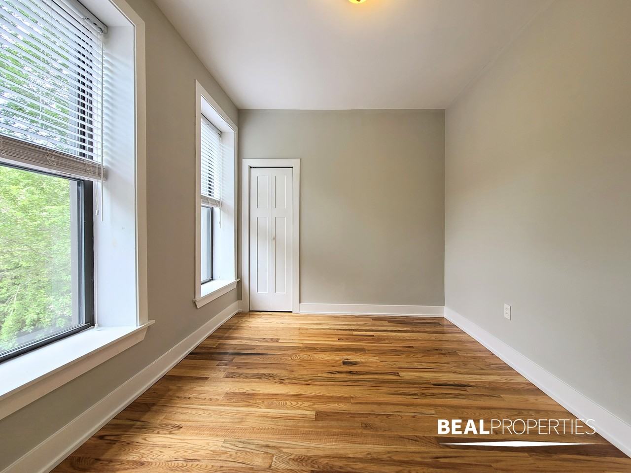 645 W Oakdale Ave #3-3 - Photo 6 of 14