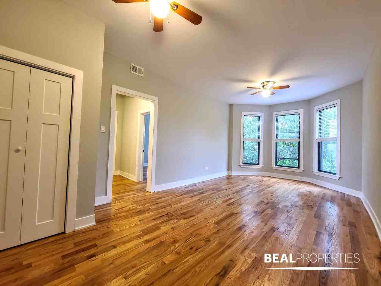 639 W Oakdale Ave #3-3 - Photo 2 of 13