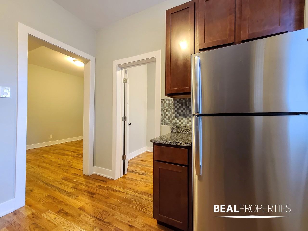 639 W Oakdale Ave #3-3 - Photo 6 of 13