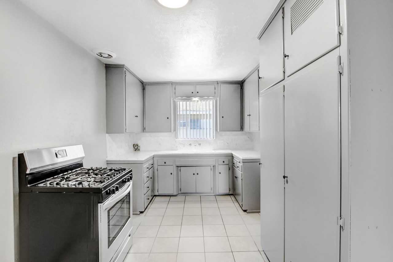 3801 Madison St. - Photo 5 of 11