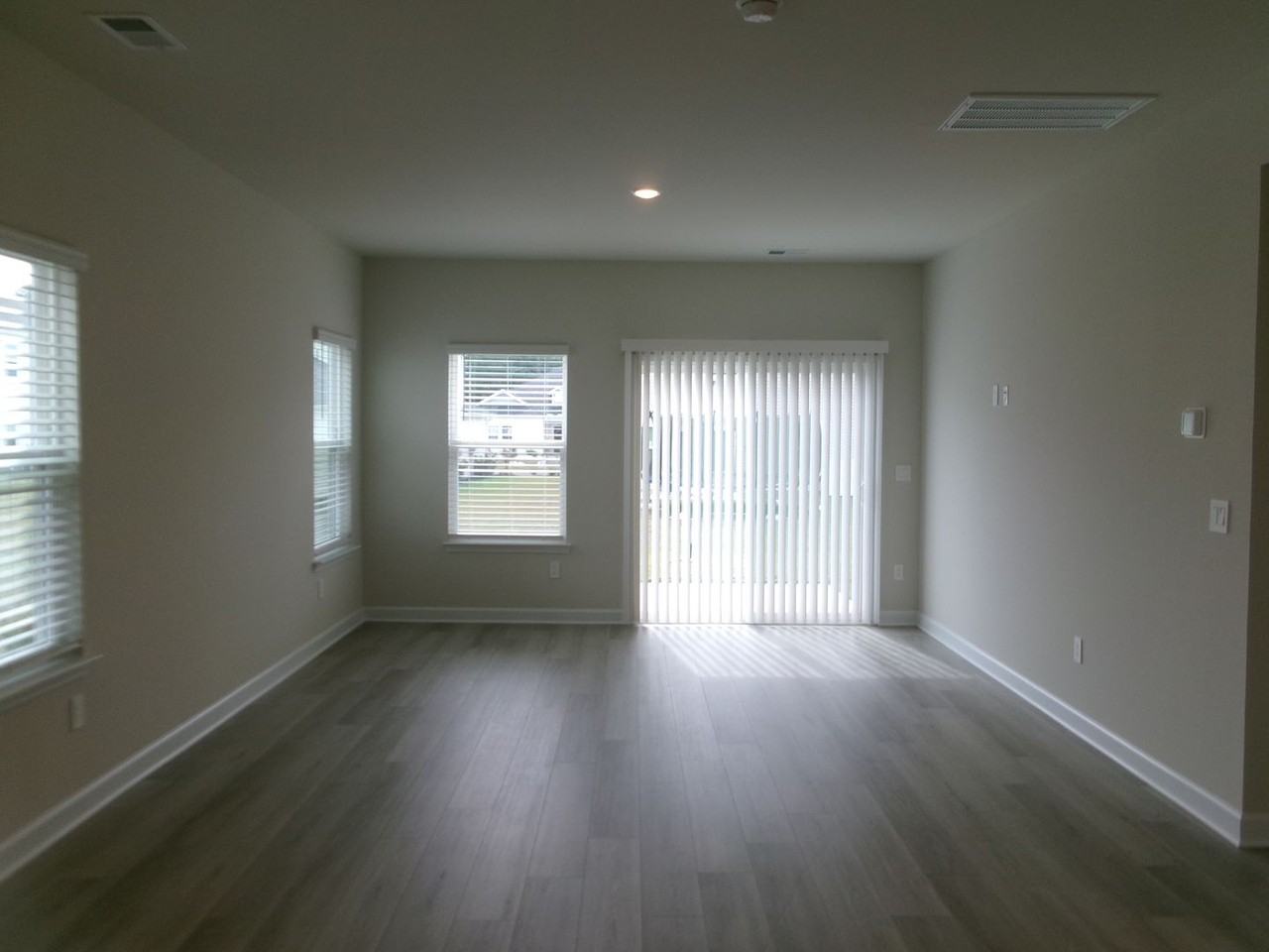 5039 Valley Falls St - Photo 3 of 20