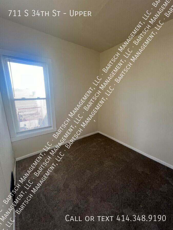 711 S 34th St Uppr - Photo 3 of 9