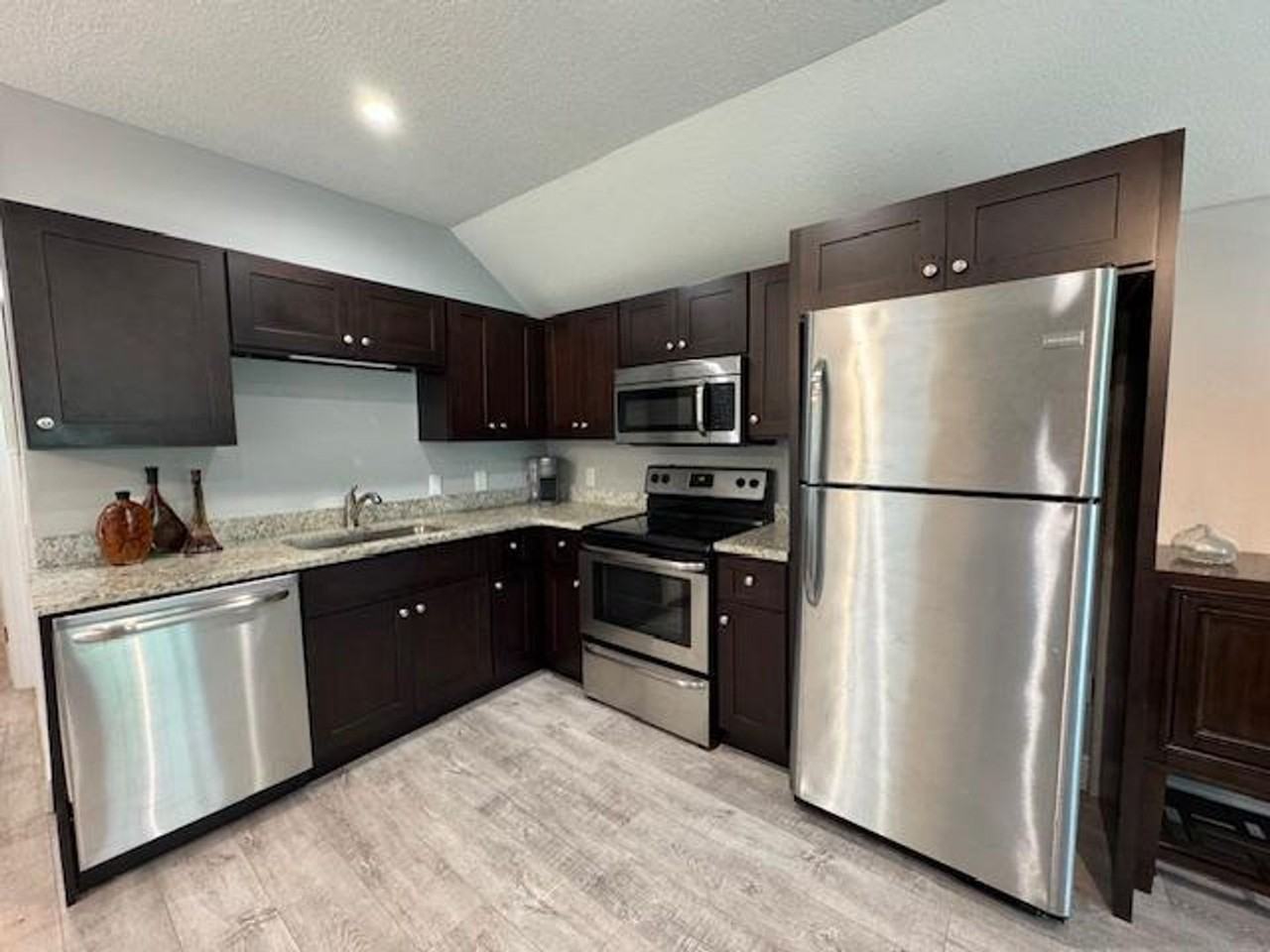 100 Acadia Ter #B - Photo 5 of 9