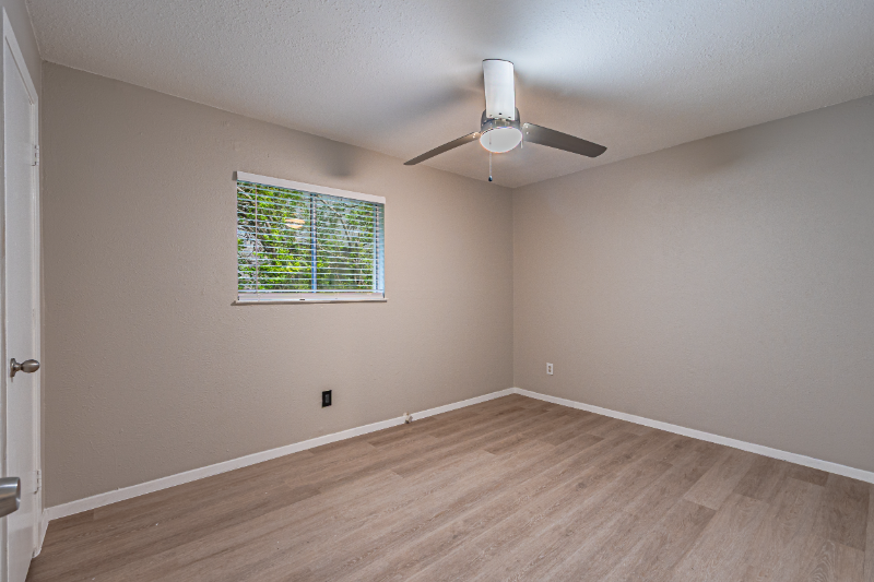 3728 Yosemite Dr - Photo 6 of 14