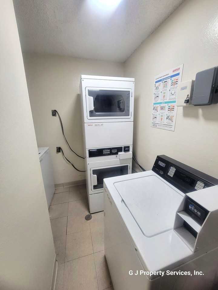 Villa Versailles Apartments - Photo 4 of 4