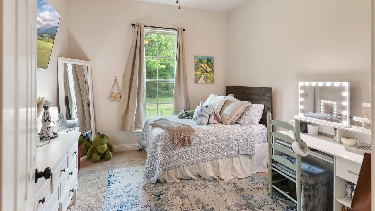 8251 Valencia Ct - Photo 4 of 20