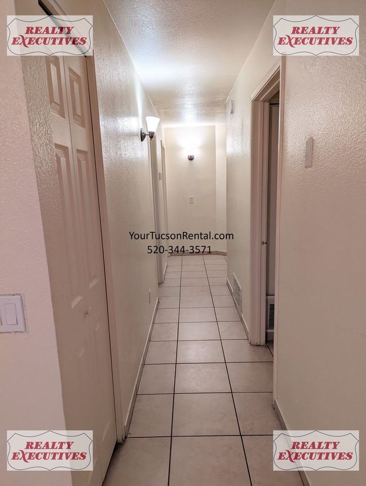 1960 W Greenleaf Dr - Photo 6 of 15