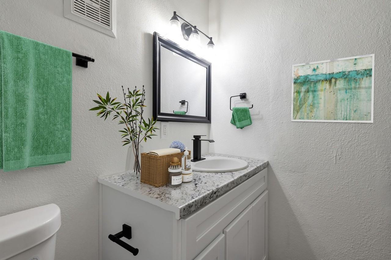 Luxury Apartment Homes - Photo 3 of 36