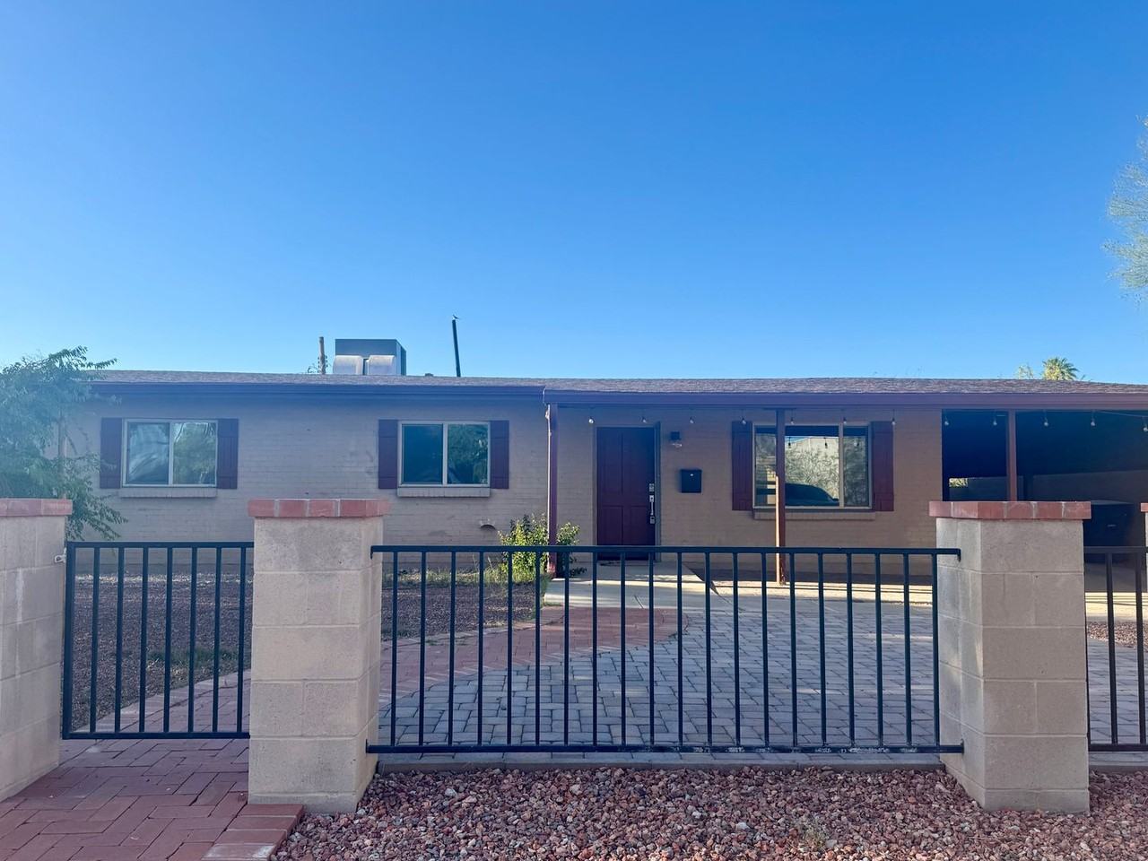 2259 E Spring St - Photo 3 of 9