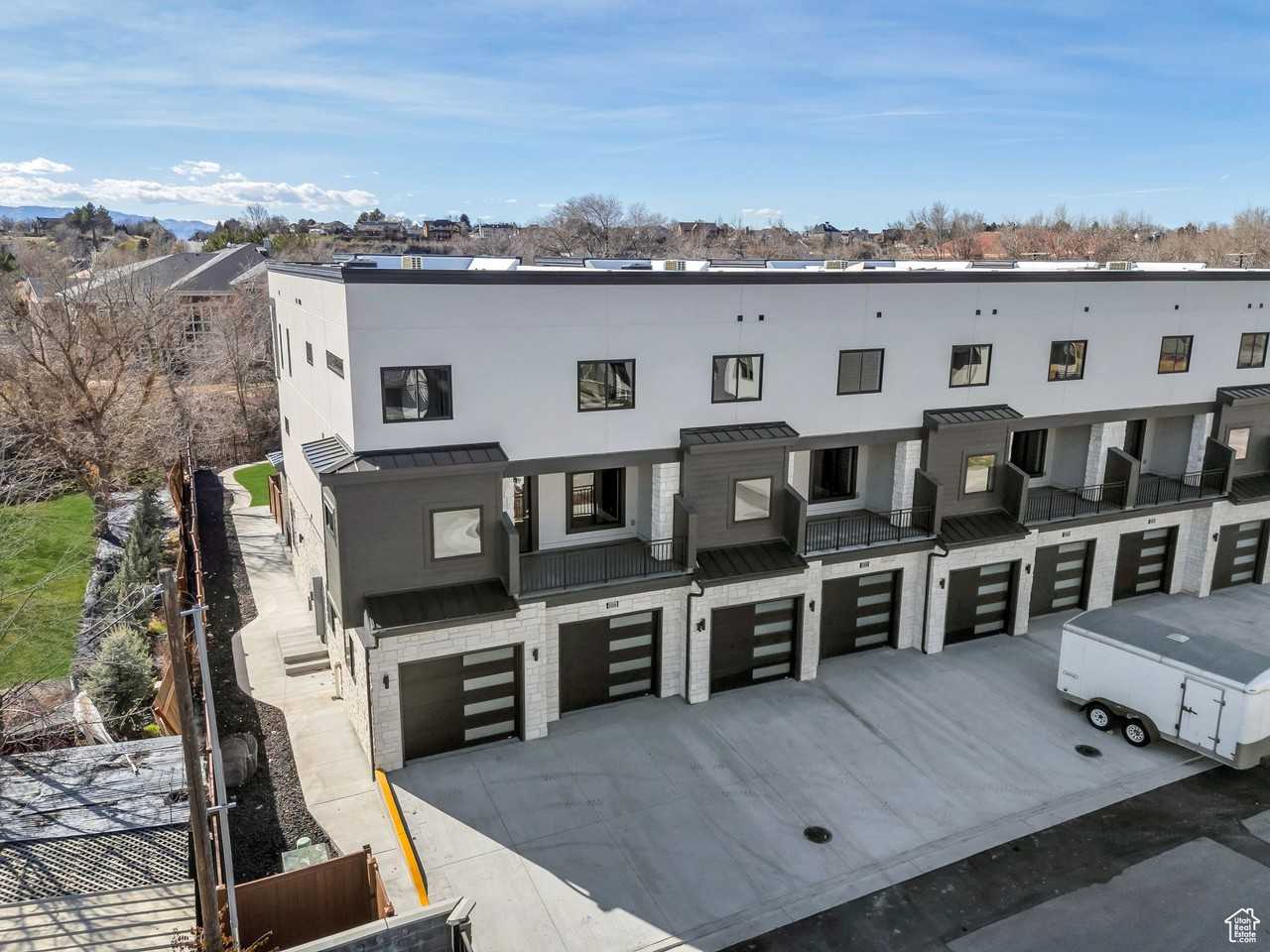 Jocelyn Court Townhomes - Photo 3 of 8