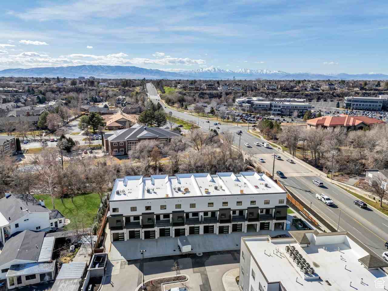 Jocelyn Court Townhomes - Photo 4 of 8