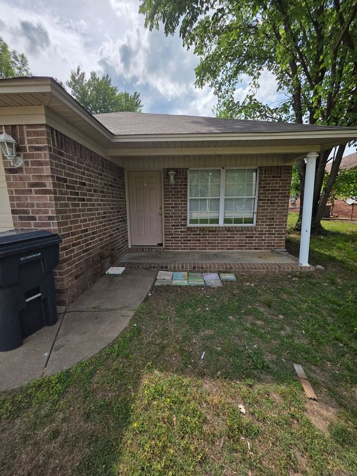 1007 Parker Rd - Photo 2 of 21
