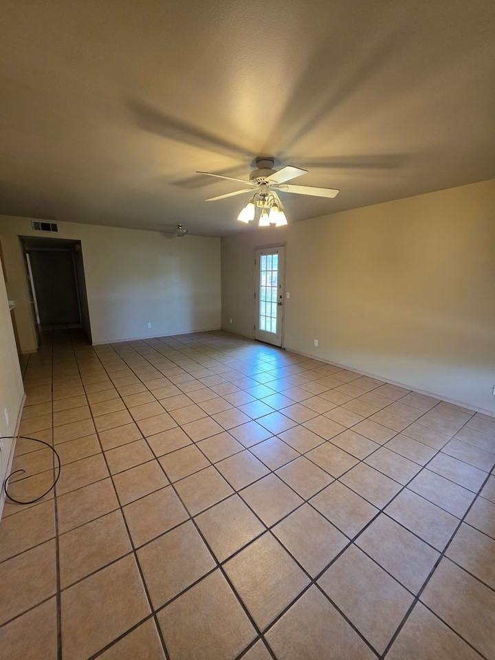 1007 Parker Rd - Photo 3 of 21