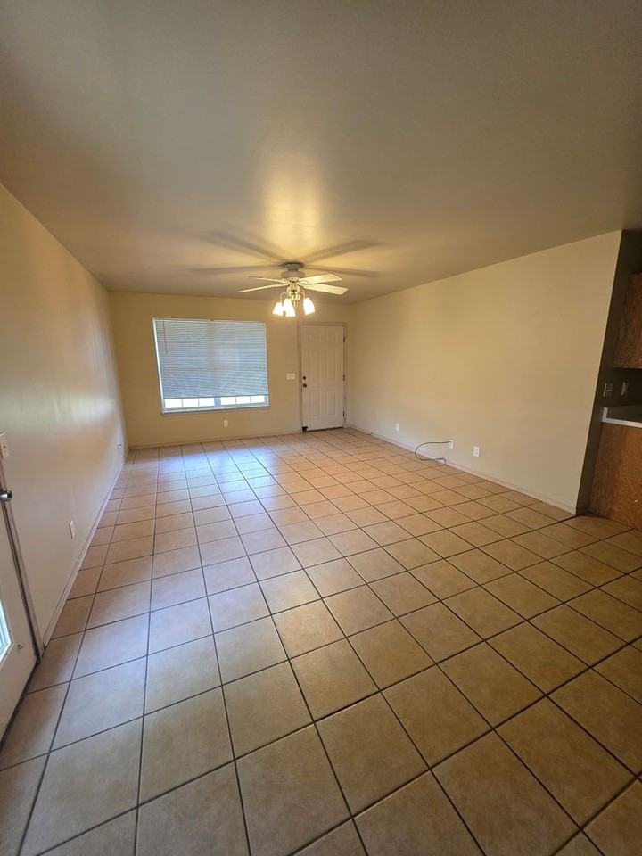 1007 Parker Rd - Photo 4 of 21