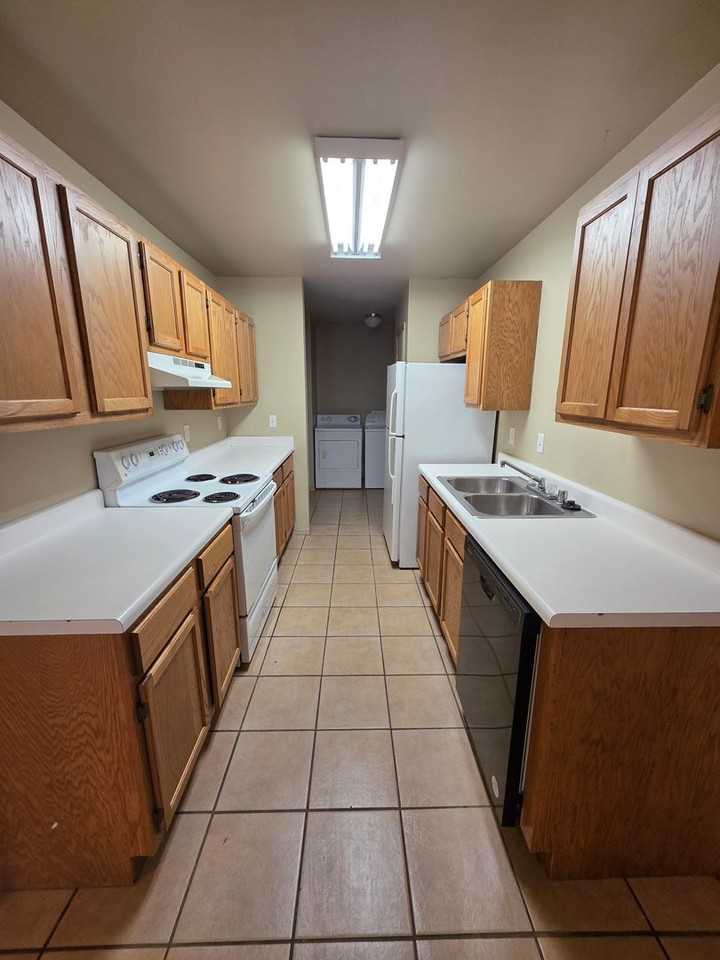 1007 Parker Rd - Photo 5 of 21