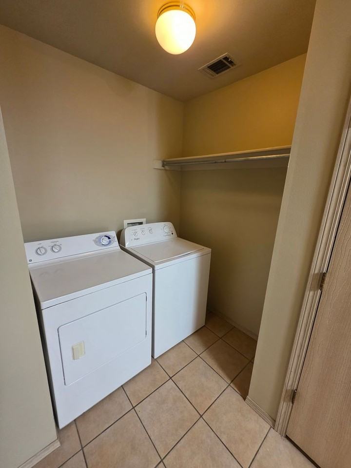 1007 Parker Rd - Photo 7 of 21