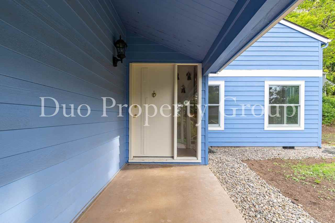 2286 Corinthian Ct - Photo 2 of 36