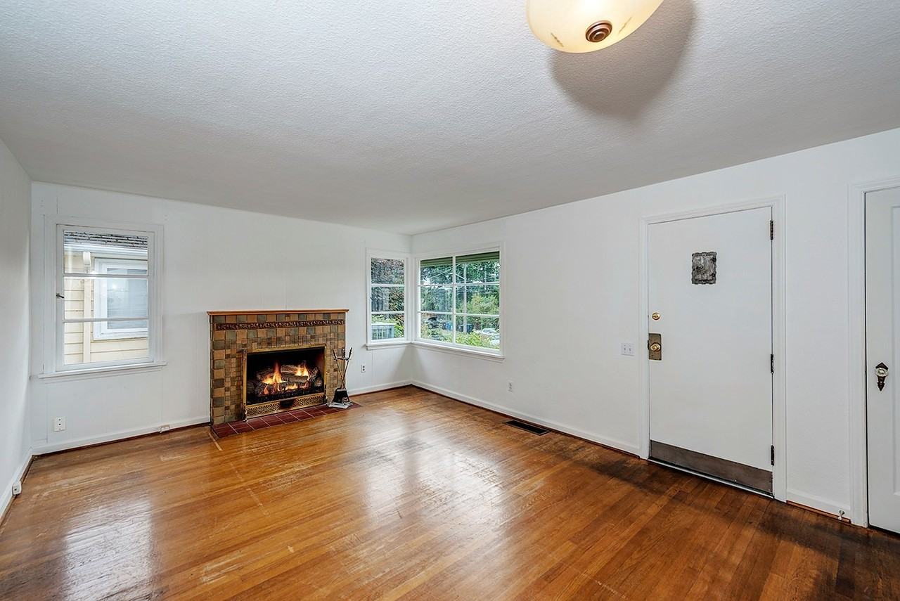 10546 Interlake Ave N - Photo 2 of 12