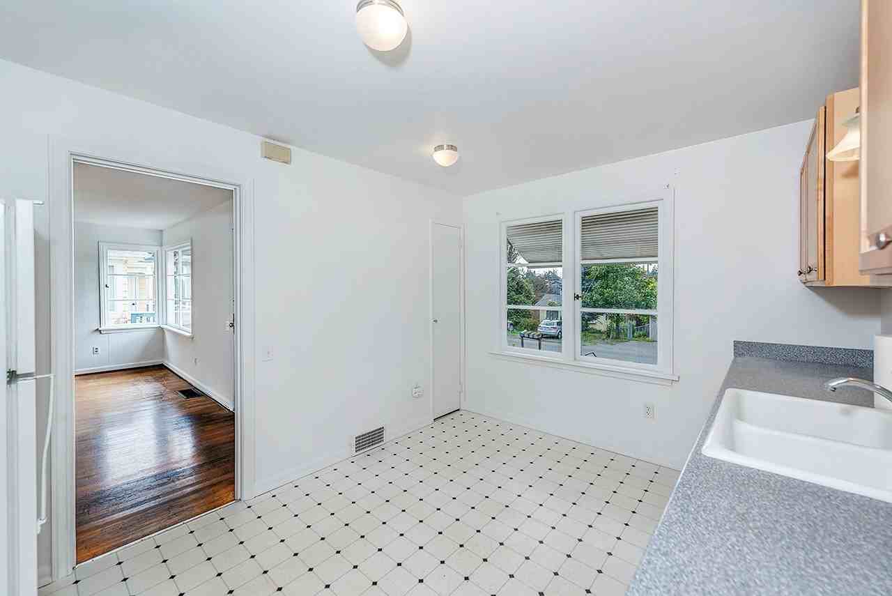 10546 Interlake Ave N - Photo 5 of 12