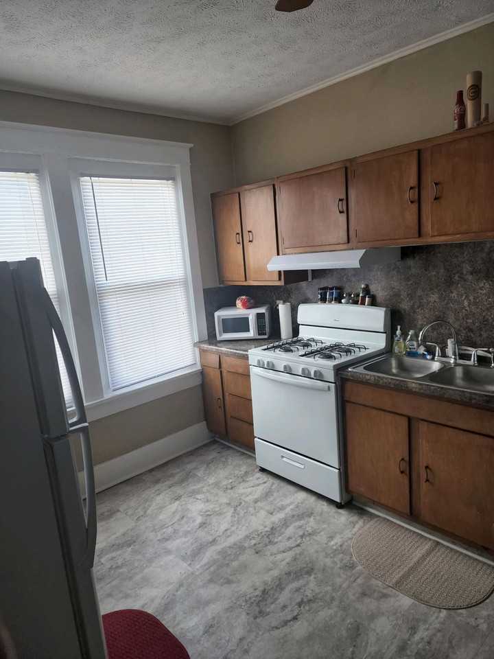726 16th Ave - Photo 3 of 4