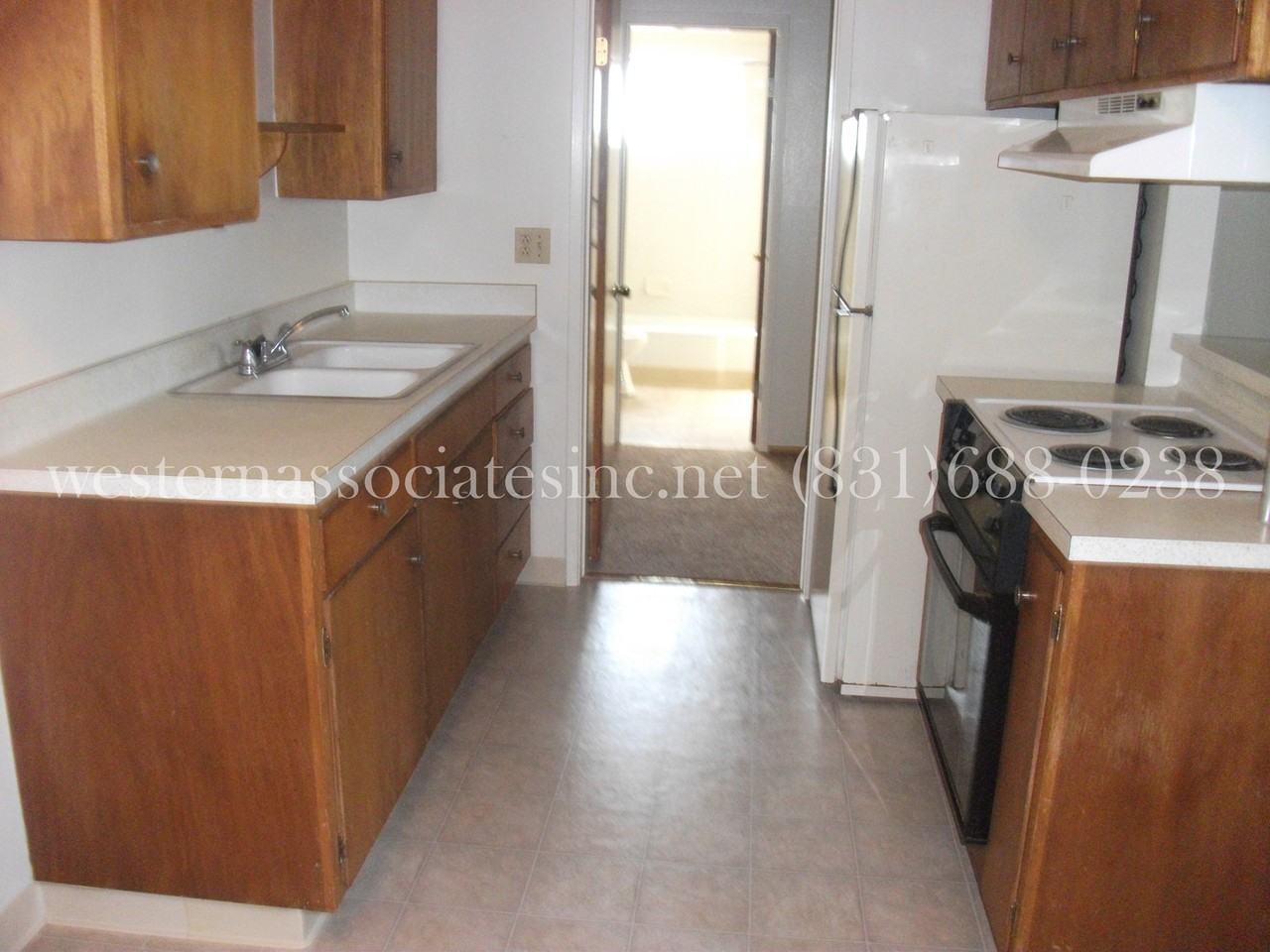 1910 46th Ave - Photo 3 of 9