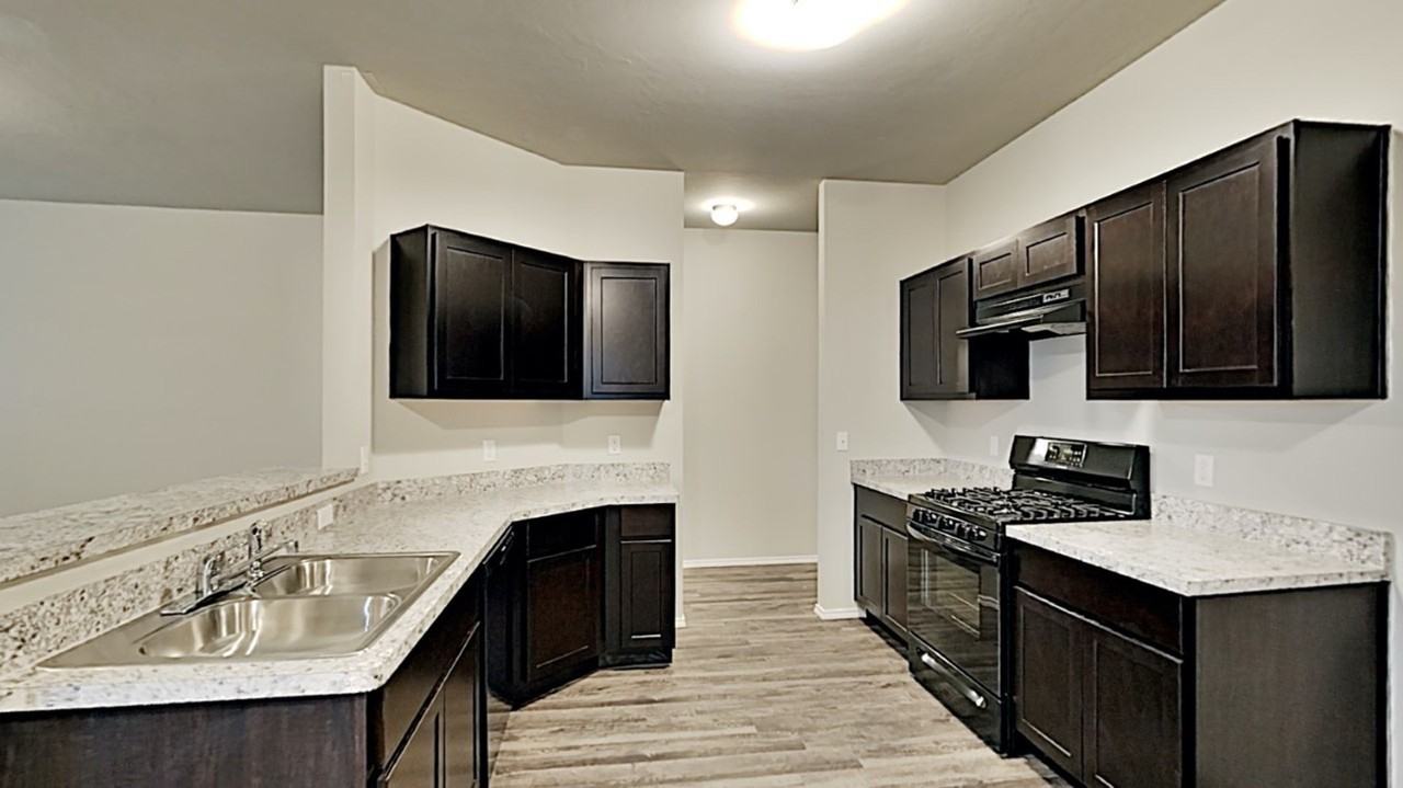 11648 Nw 97th St - Photo 5 of 18