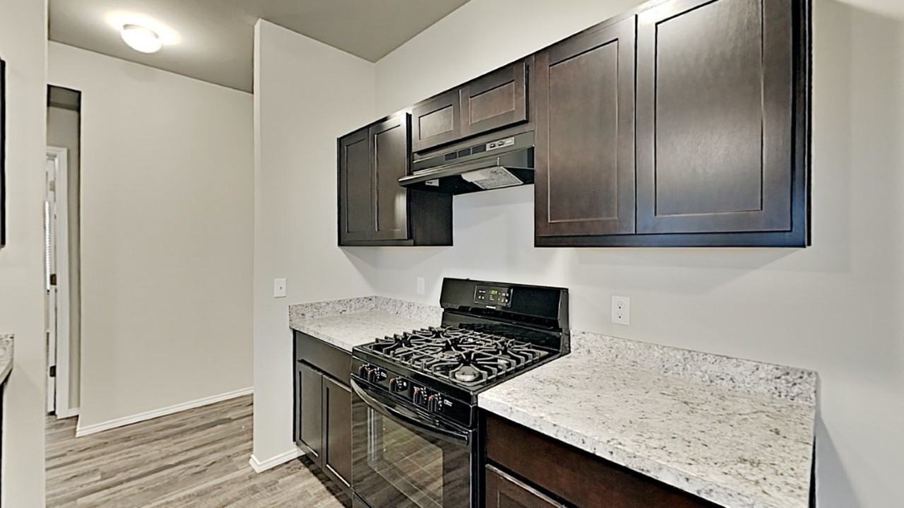 11648 Nw 97th St - Photo 6 of 18