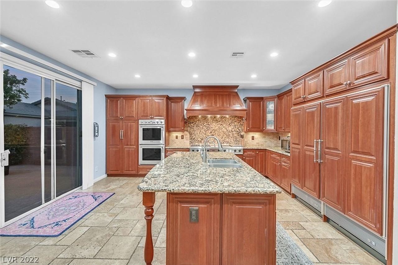 11077 Turlington Ln - Photo 3 of 50