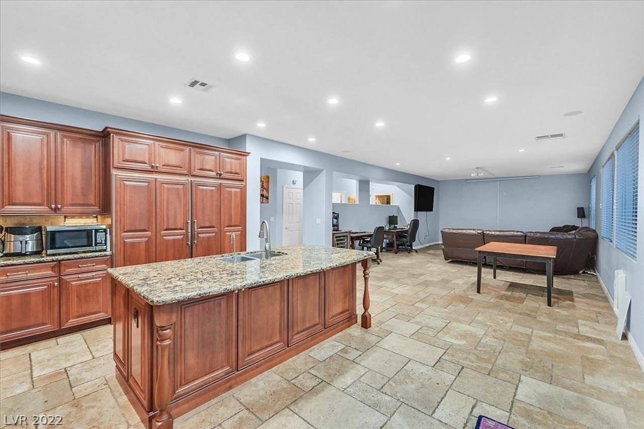 11077 Turlington Ln - Photo 4 of 50