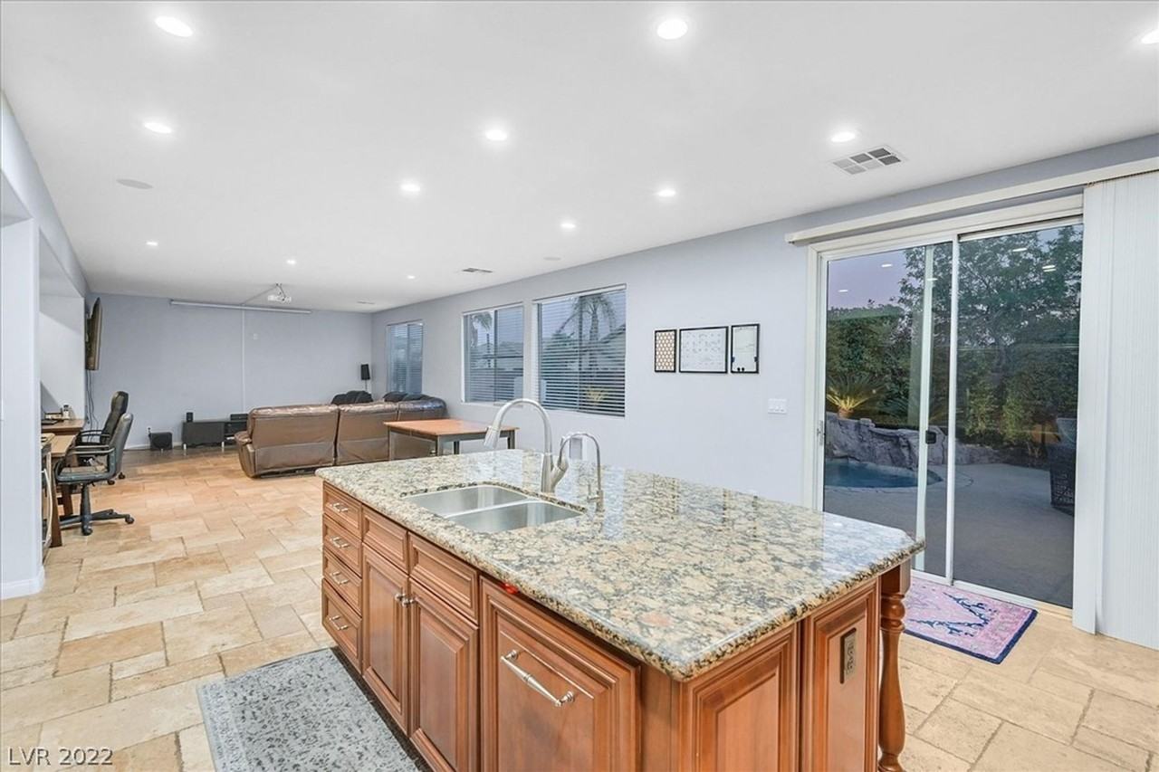 11077 Turlington Ln - Photo 5 of 50