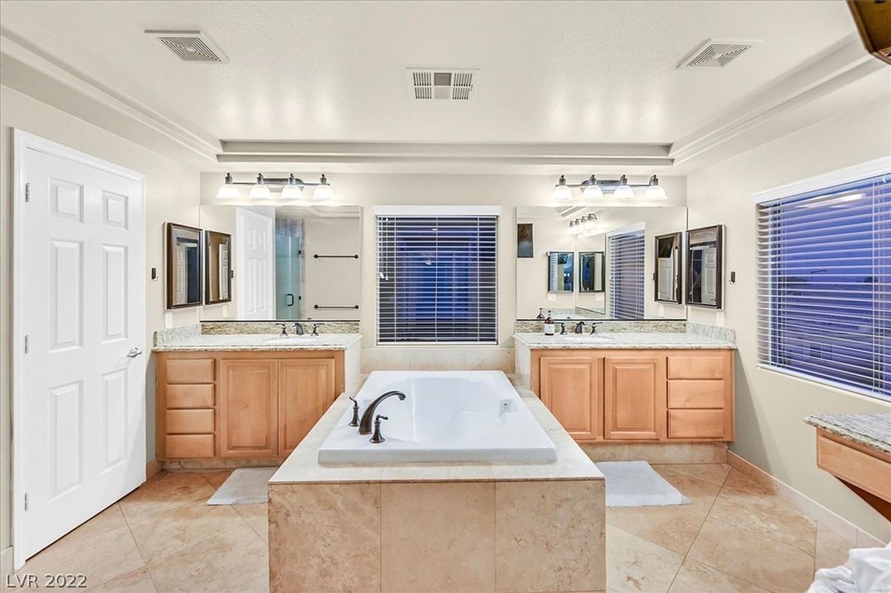 11077 Turlington Ln - Photo 7 of 50
