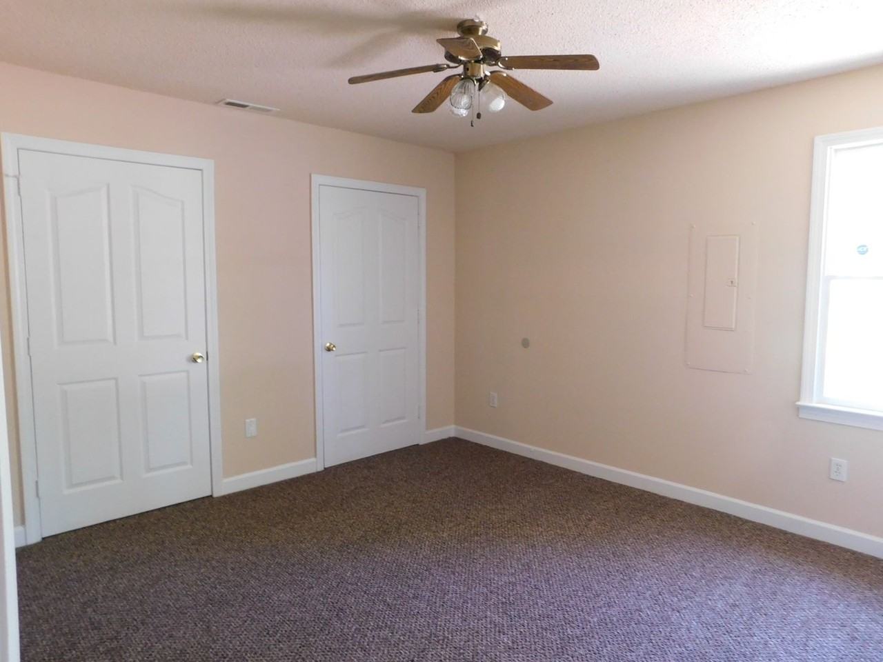 801 Paxton St - Photo 5 of 9