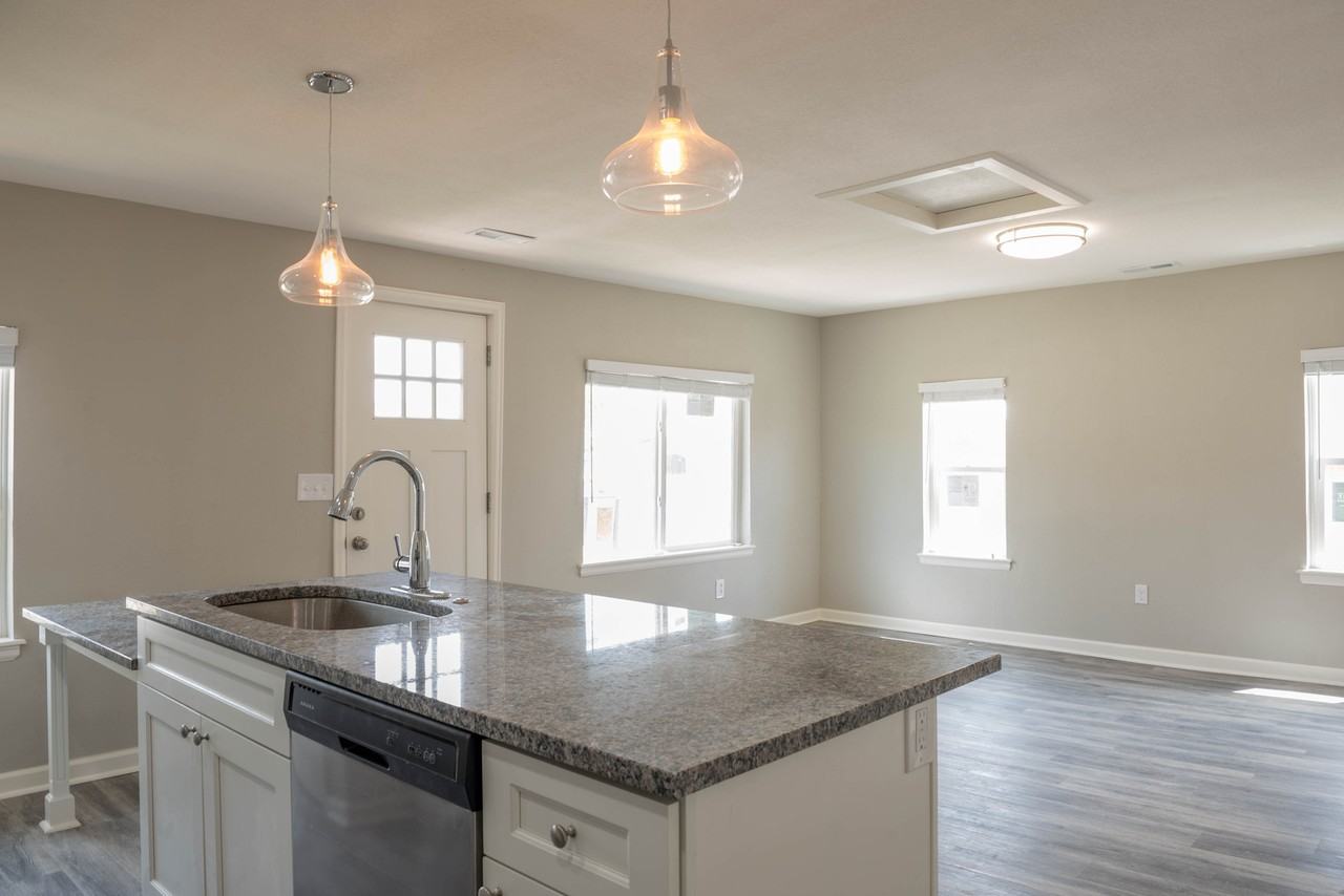 307 N 10th Ave - Photo 2 of 18