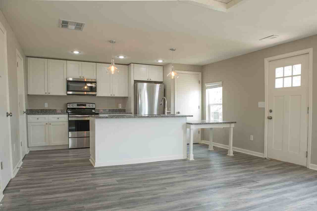307 N 10th Ave - Photo 3 of 18