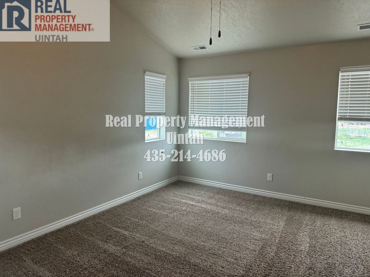 426 E Red Fox Ln - Photo 7 of 17