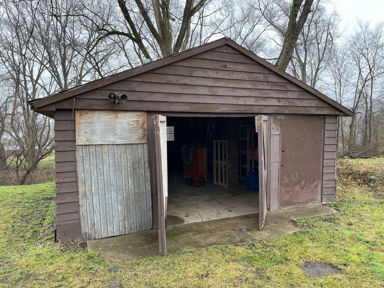 4890 Pinedell Ave Ne - Photo 3 of 25