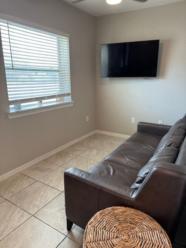 1002 Brothers Ave #101 - Photo 5 of 12