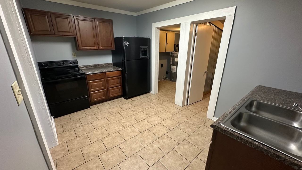 816 Saint Martin St - Photo 3 of 7