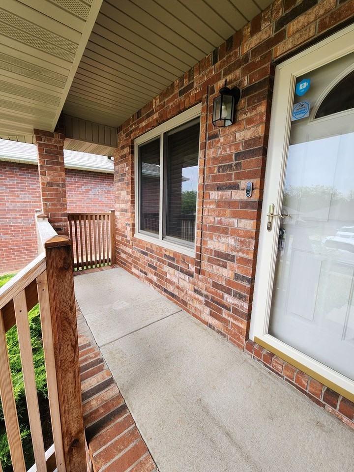 3866 S Timbercreek Ave - Photo 3 of 23