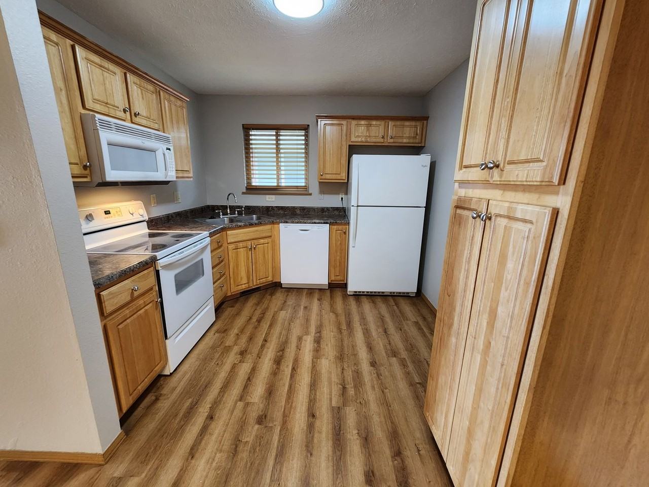 3866 S Timbercreek Ave - Photo 6 of 23